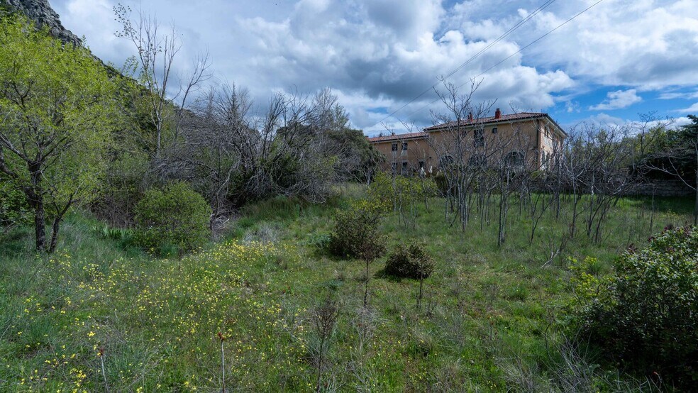 Avenida de la Cabrera, La Cabrera, Madrid for sale - Building Photo - Image 2 of 8