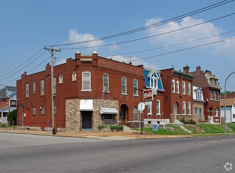 3457 Chippewa St, Saint Louis, MO 63118