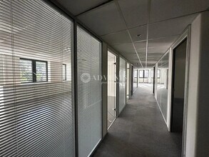 Office in Saint-Germain-en-Laye for lease Interior Photo- Image 2 of 8