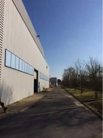 Industrial in Lieusaint for lease - Building Photo - Image 2 of 6