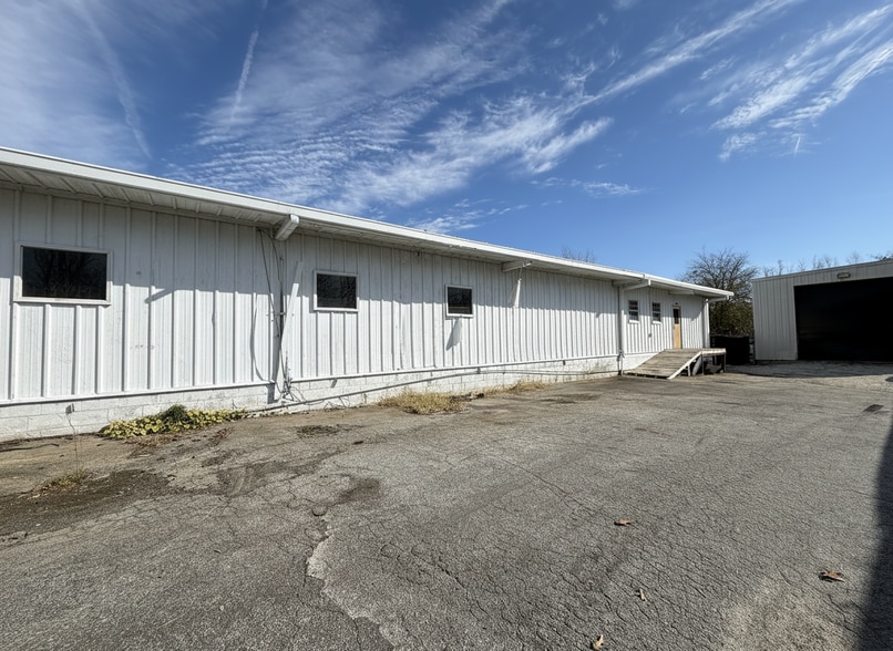 2514 W Point Ave, College Park, GA for lease - Building Photo - Image 2 of 5