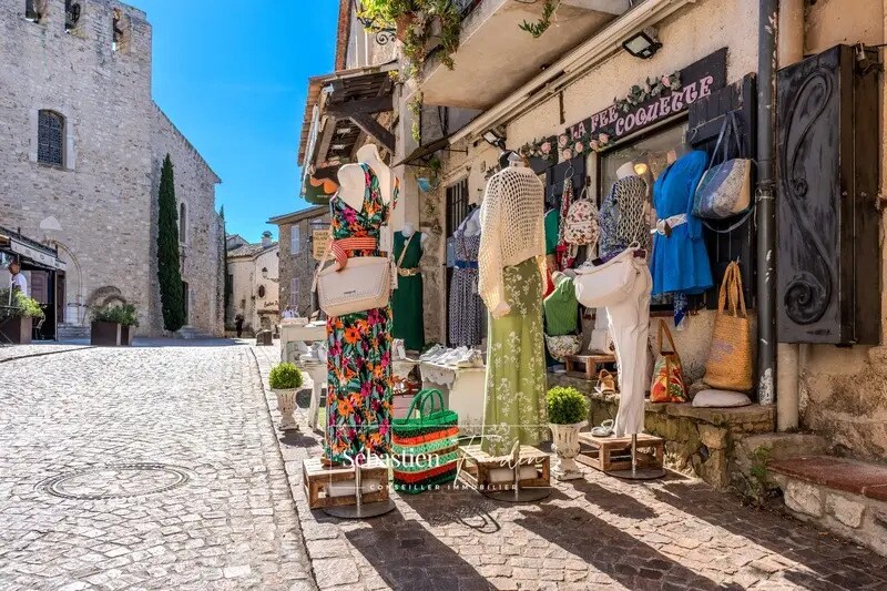 Retail in Le Castellet for lease - Building Photo - Image 2 of 16