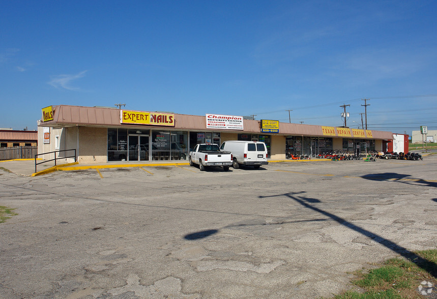 11931-11937 Perrin Beitel Rd, San Antonio, TX for lease - Primary Photo - Image 1 of 2