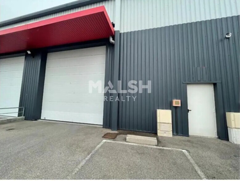 Office in Saint-Quentin-Fallavier for lease - Building Photo - Image 2 of 18