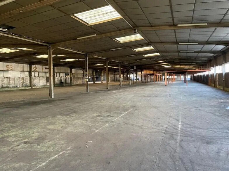 Office in Brignoles for lease - Building Photo - Image 3 of 6