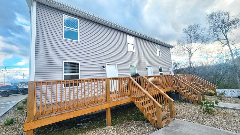 19 Unit Complex w High Growth Potential portfolio of 2 properties for sale on LoopNet.com - Building Photo - Image 3 of 17