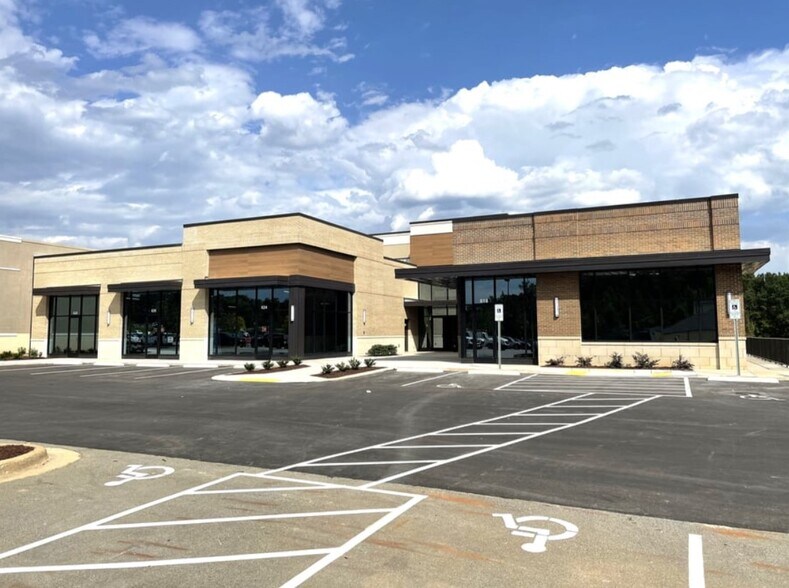 620 Lakestone Commons Ave, Fuquay Varina, NC for sale - Building Photo - Image 1 of 1