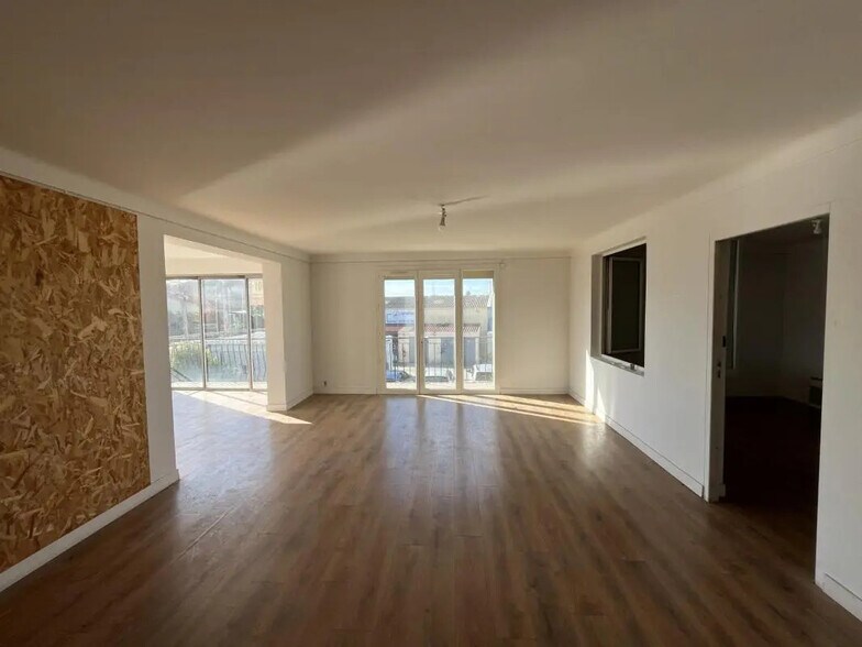 Office in La Farlède for lease - Building Photo - Image 2 of 6