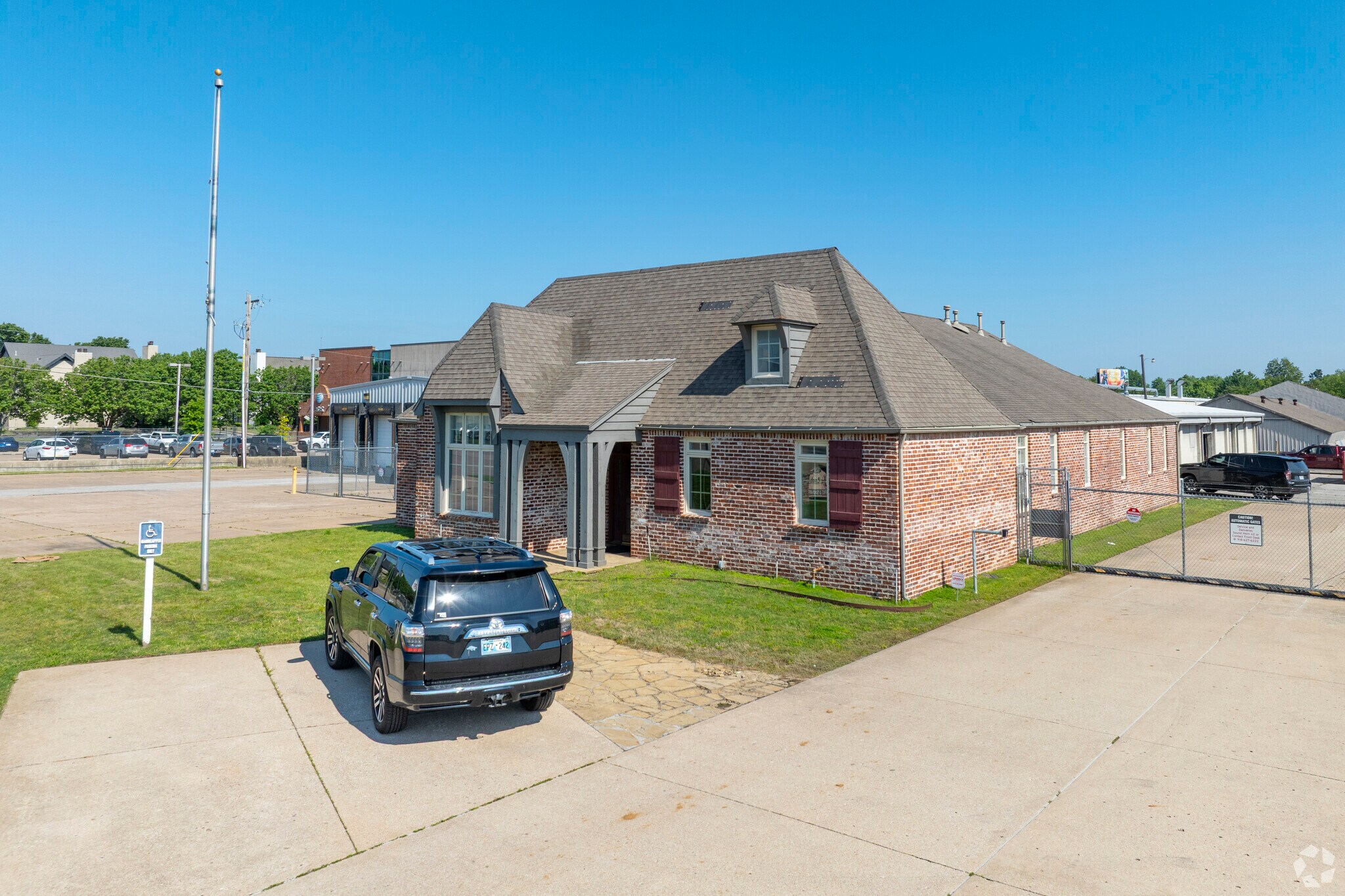 8401-8403 E 41st St, Tulsa, OK for sale Building Photo- Image 1 of 5