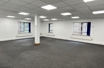 Moorfield Close, Leeds for lease Interior Photo- Image 2 of 2