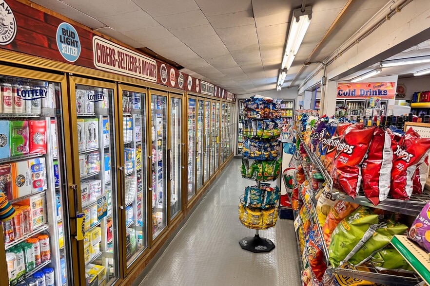 282 River Rd, Richmond, VT for sale - Interior Photo - Image 3 of 7