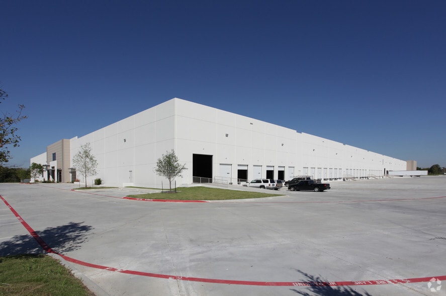 1825 W Belt Line Rd, Carrollton, TX for lease - Building Photo - Image 3 of 5