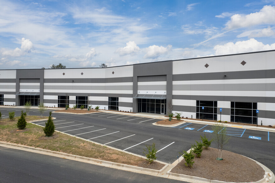 5775 Commerce Blvd, Alpharetta, GA for lease - Building Photo - Image 2 of 3