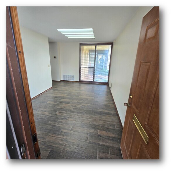 6422 N Santa Fe Ave, Oklahoma City, OK for sale - Interior Photo - Image 2 of 6