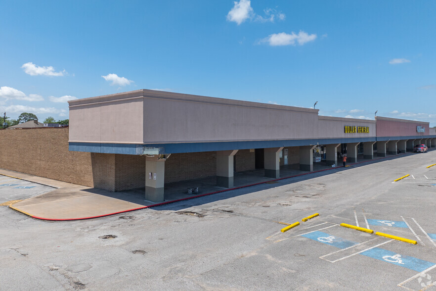 3335 N Twin City Hwy, Port Arthur, TX for lease - Primary Photo - Image 1 of 25