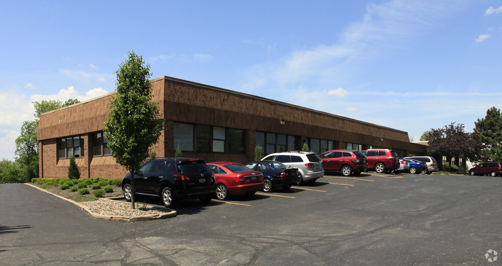 8300 Dow Cir, Strongsville, OH for lease - Building Photo - Image 1 of 10