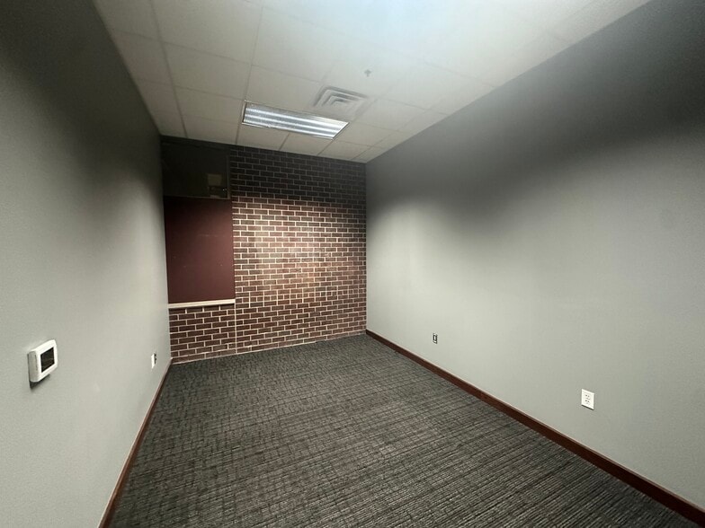 2301 Jones Blvd, Coralville, IA for lease - Building Photo - Image 3 of 19