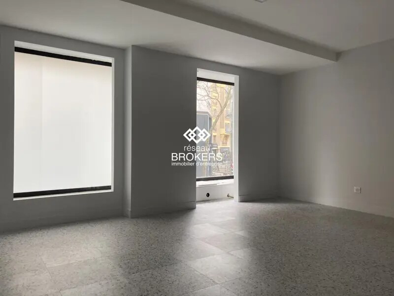 Retail in Boulogne-Billancourt for lease Interior Photo- Image 1 of 1