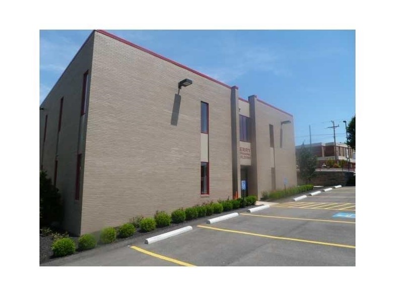 8135 Perry Hwy, Pittsburgh, PA for lease - Building Photo - Image 2 of 3