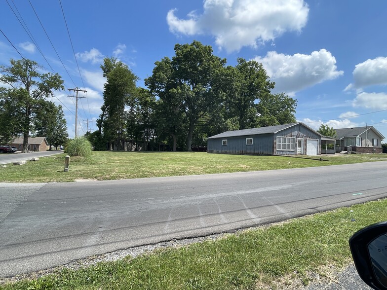 1504 W Dufour St, Marion, IL for sale - Building Photo - Image 2 of 4