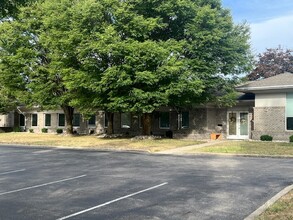 5963 Kentshire Dr, Kettering, OH for lease Interior Photo- Image 2 of 18