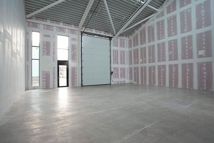 601 Whitchurch Ln, Whitchurch for lease - Interior Photo - Image 3 of 9