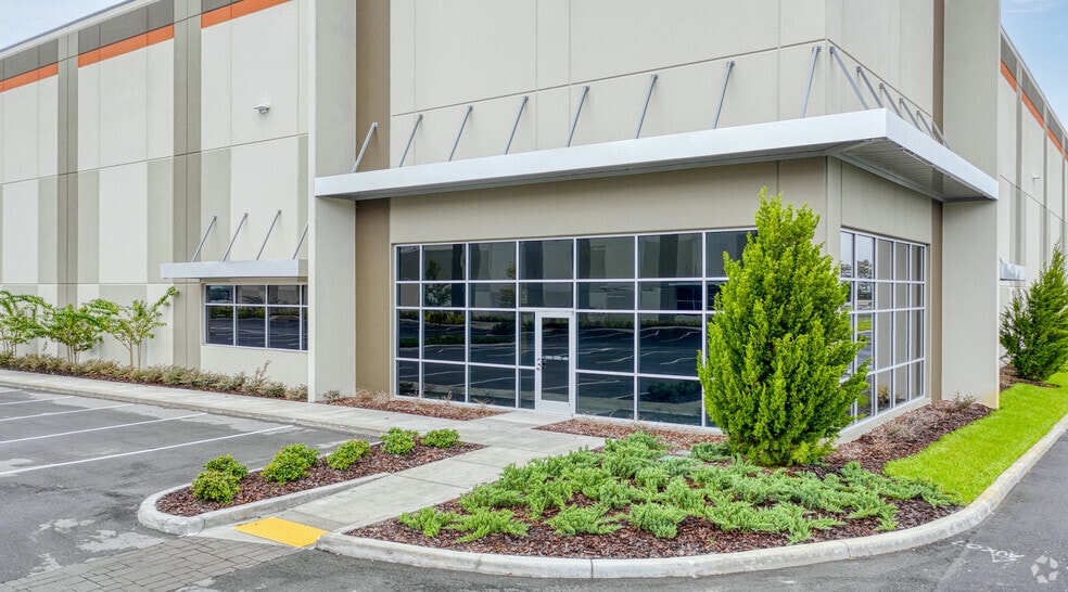 1021 Crews Commerce Dr, Orlando, FL for lease - Building Photo - Image 2 of 5