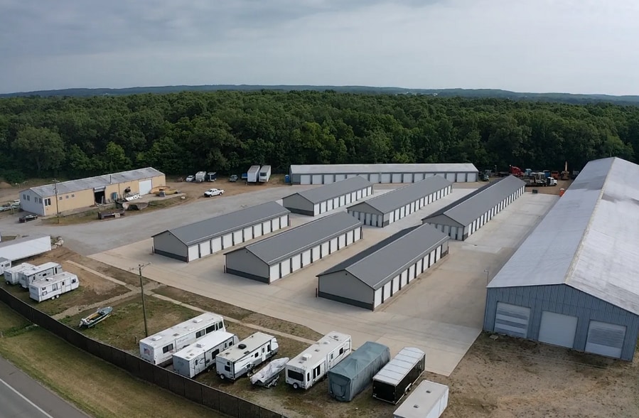 922 N M-37 Hwy, Hastings, MI for sale - Primary Photo - Image 1 of 11