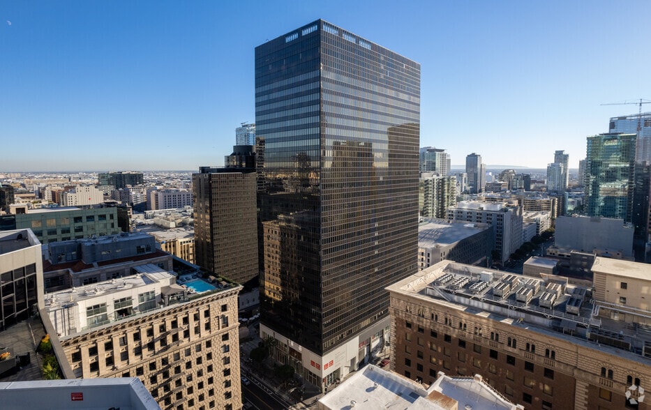 700 S Flower St, Los Angeles, CA for lease - Primary Photo - Image 1 of 68