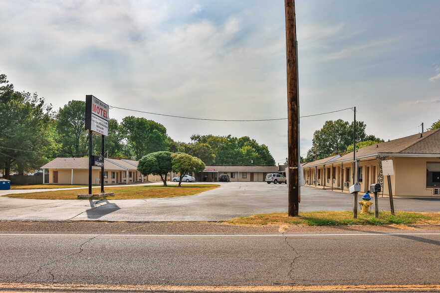 551 Elm St, Martin, TN for sale - Primary Photo - Image 2 of 4