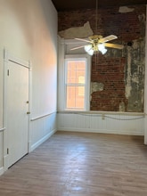 200 W Main St, Ardmore, OK for lease Interior Photo- Image 1 of 2