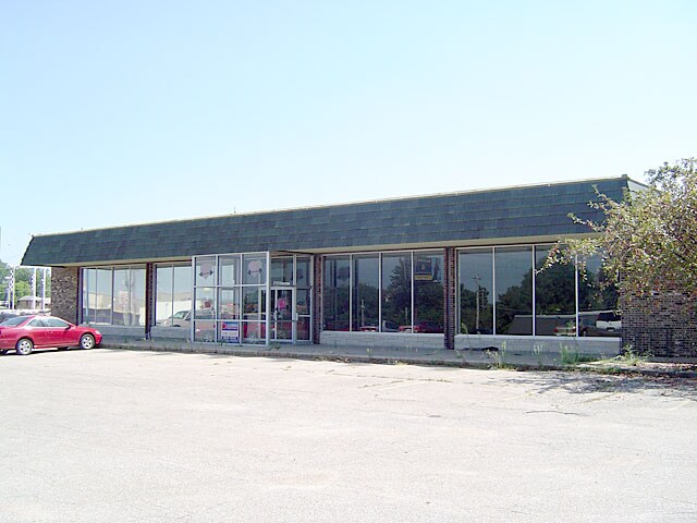 905-907 SW 37th Ter, Topeka, KS for sale Primary Photo- Image 1 of 1