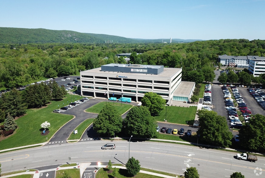 200 Executive Blvd, Southington, CT for lease - Building Photo - Image 2 of 15
