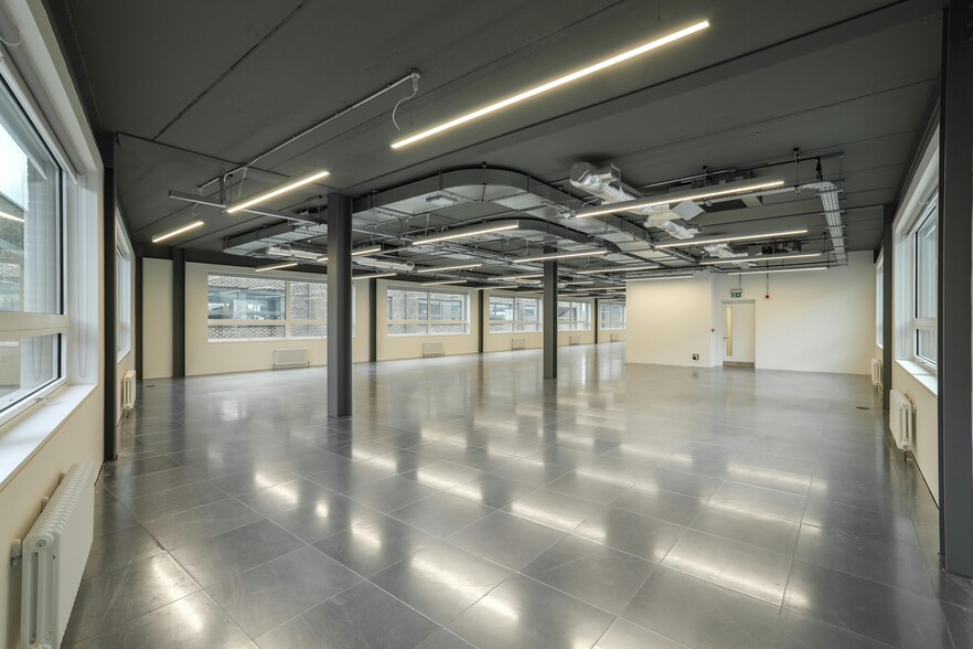 High St, London for lease - Building Photo - Image 3 of 15