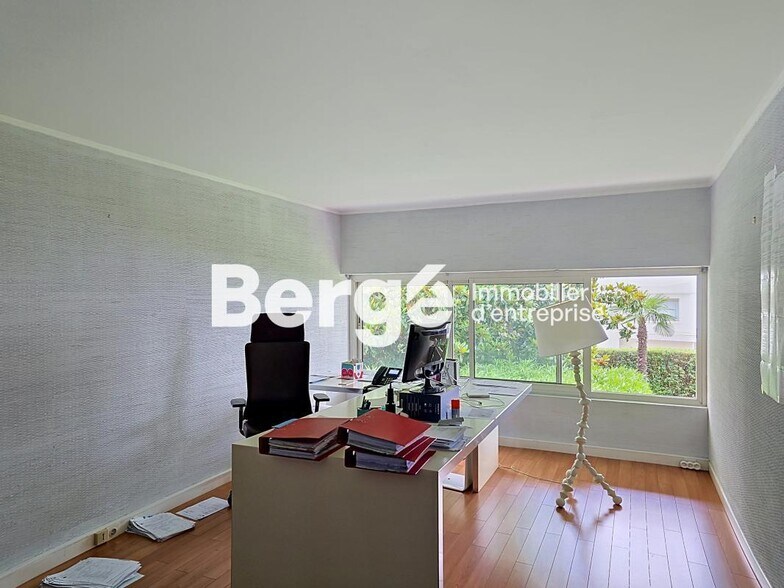 Office in Cannes for lease - Building Photo - Image 3 of 9