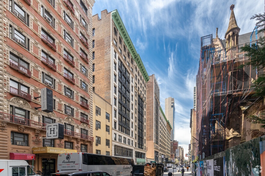 24-28 W 25th St, New York, NY for lease - Building Photo - Image 2 of 5