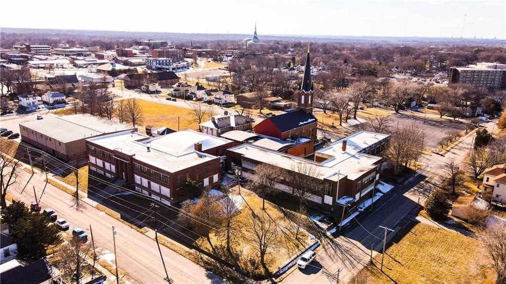 622 N Main St, Independence, MO for sale - Building Photo - Image 1 of 15