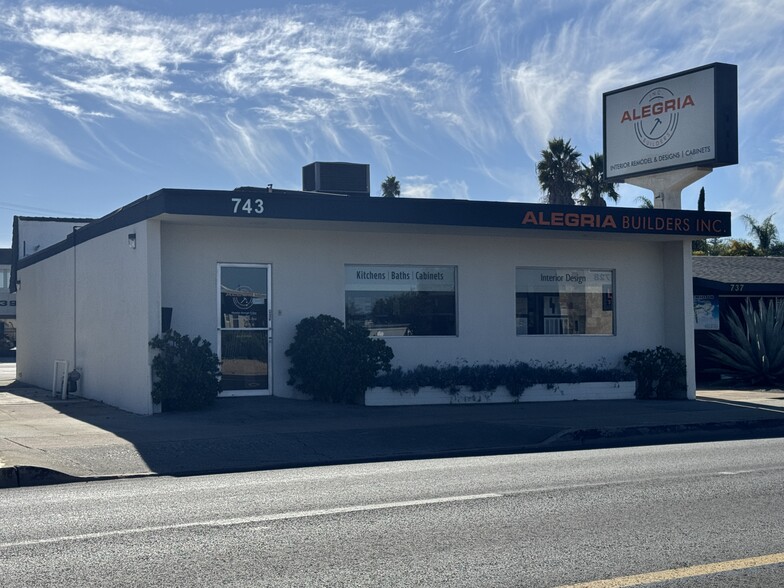 743 E Valley Pky, Escondido, CA for lease - Building Photo - Image 1 of 9