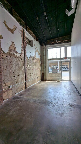241 S Broadway Ave, Tyler, TX for lease - Interior Photo - Image 3 of 4