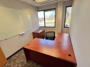 945-951 Hornet Dr, Hazelwood, MO for lease Interior Photo- Image 2 of 13