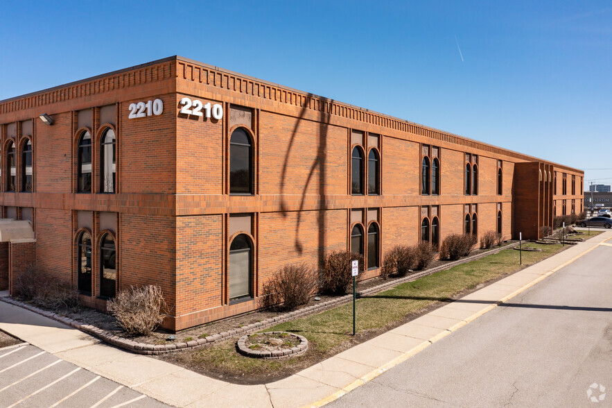 2210 Midwest Rd, Oak Brook, IL for sale - Building Photo - Image 2 of 21