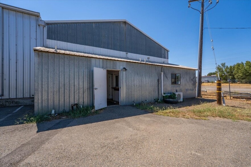 3308 Cyclone Ct, Cottonwood, CA for lease - Building Photo - Image 3 of 34
