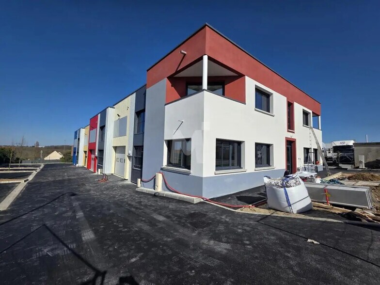 Office in Ormoy for lease - Building Photo - Image 2 of 9