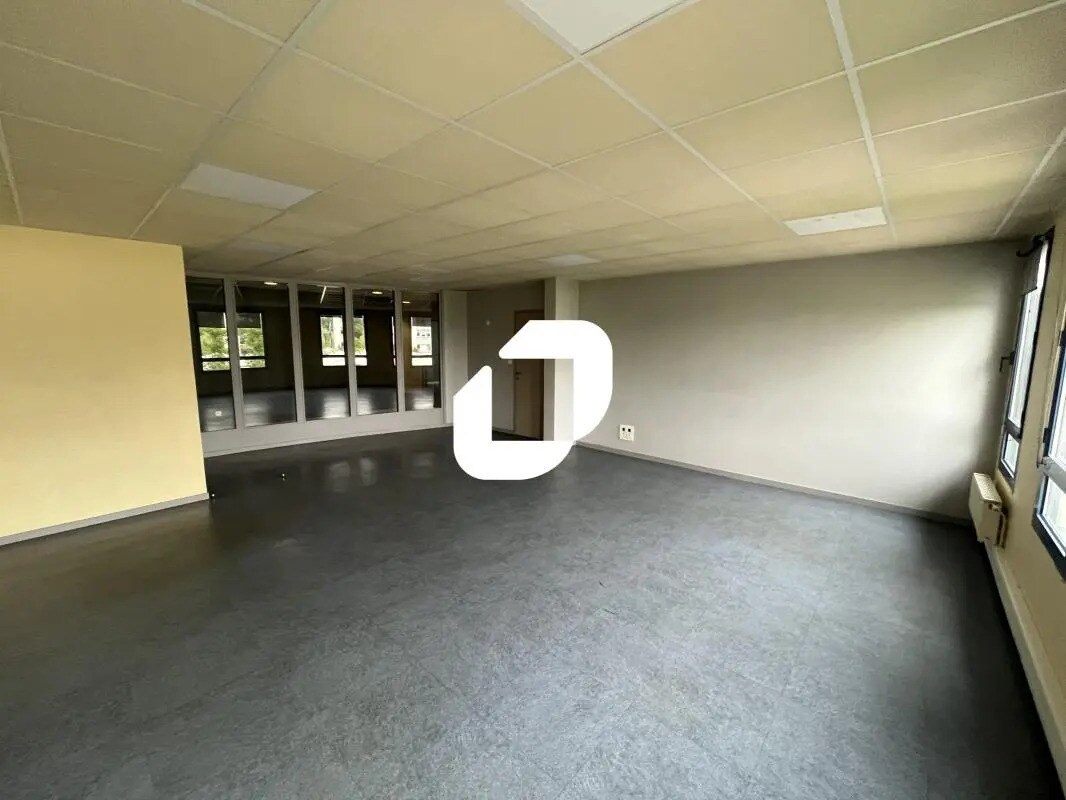 Office in Liévin for lease Building Photo- Image 1 of 19