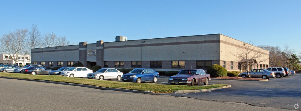 25 Howard Pl, Ronkonkoma, NY for sale - Primary Photo - Image 1 of 1