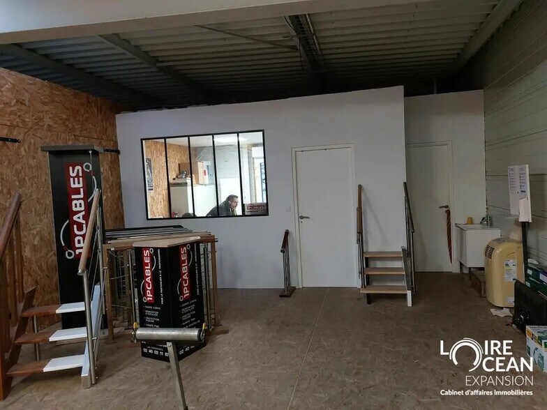 Flex in Nantes for lease - Interior Photo - Image 2 of 4