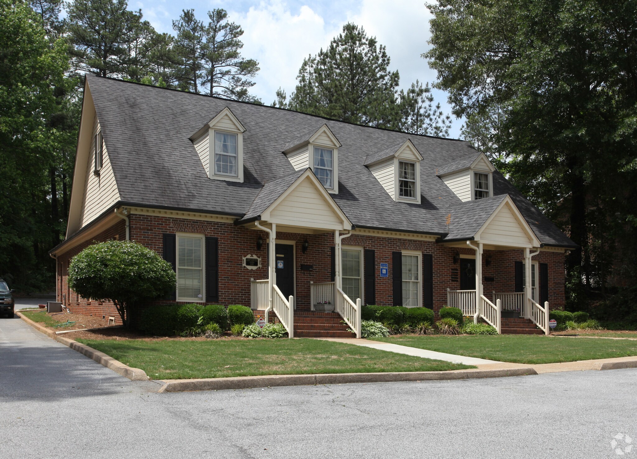 1003 Oak Rd, Lilburn, GA for sale Primary Photo- Image 1 of 1