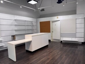 15301 Ventura Blvd, Sherman Oaks, CA for lease Interior Photo- Image 2 of 2