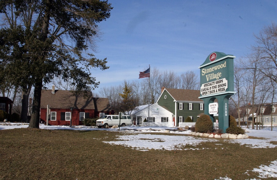 17700 W Capitol Dr, Brookfield, WI for lease - Building Photo - Image 2 of 3