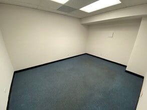 400 Lake Cook Rd, Deerfield, IL for lease Interior Photo- Image 2 of 4